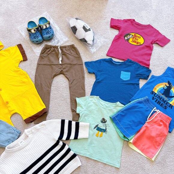3-5 YEARS OLD BOY CLOTHING, CROCS, SOCCER TOY - Picture 12 of 13